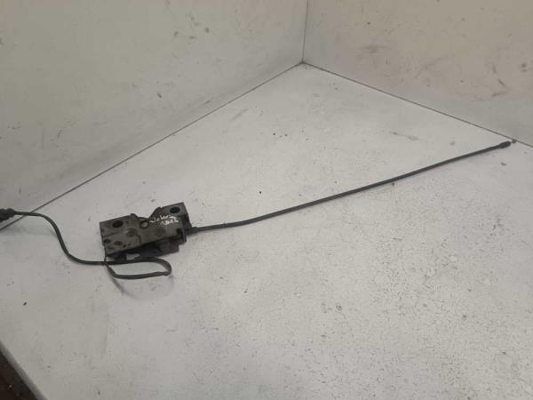 GACHE DE CAPOT SKODA - Vue 1